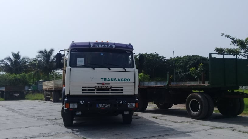 Transportan productos de amplio uso en la agricultura como son los fertilizantes, cajas de acero, parles y sistemas agrícolas. 