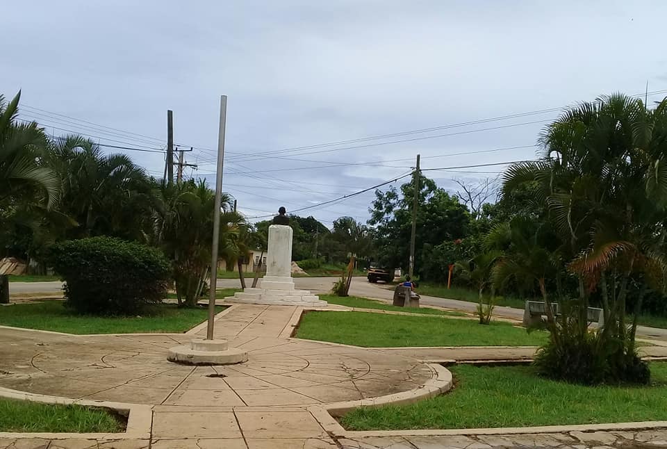 Parque aledaño a dicha institución educacional, única de su tipo en el municipio. 