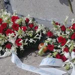 Dedican ofrendas florales al percusionista Tata G&uuml;ines