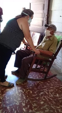 Augusto Bello Bello, anciano que cumple 100 años junto a su nieta la Dra Hanny