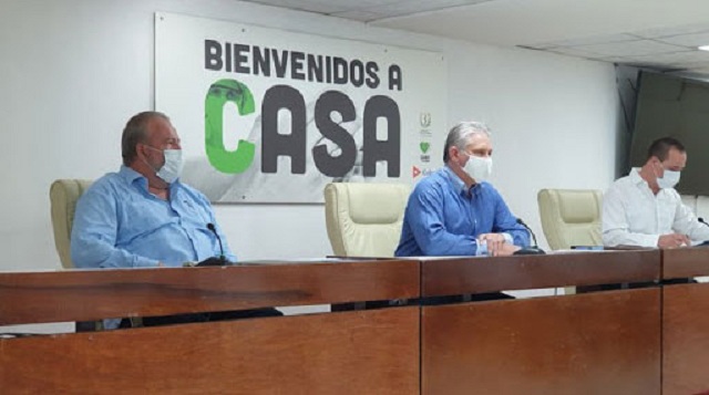 Díaz-Canel intercambia con médicos internacionalistas que apoyaron lucha contra la COVID-19