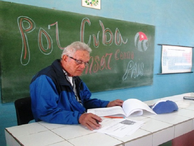 Reynaldo Díaz Triana, profesor de Biología de Jaruco