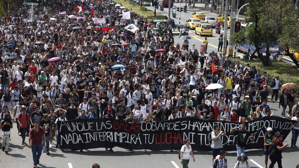 Estudiantes de Colombia rechazan recientes actos de violencia.