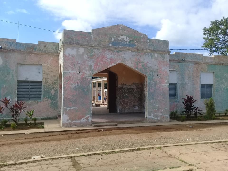 Mayabeque authorities highlight the quality of repair of the Jaruco High School.