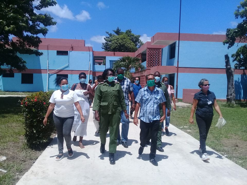Autoridades de Mayabeque constatan cumplimiento de medias sanitarias en centros docentes.