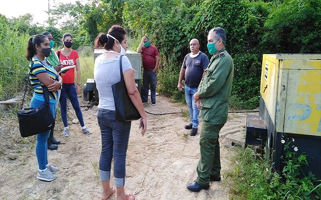 Deputy Governor of Mayabeque, Manuel Aguiar Lamas first on the right, exchanges with Madruga executives.