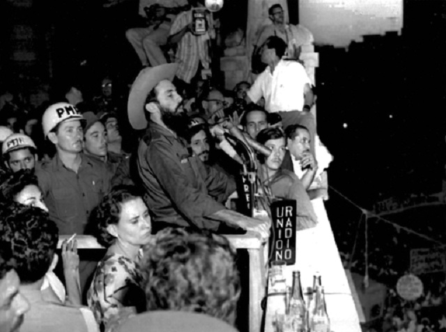 Comandante Camilo Cienfuegos en el Palacio de la Revolución.