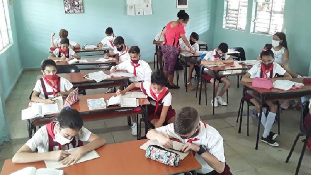 The distance between the students is a measure to fulfill in the educational centers.