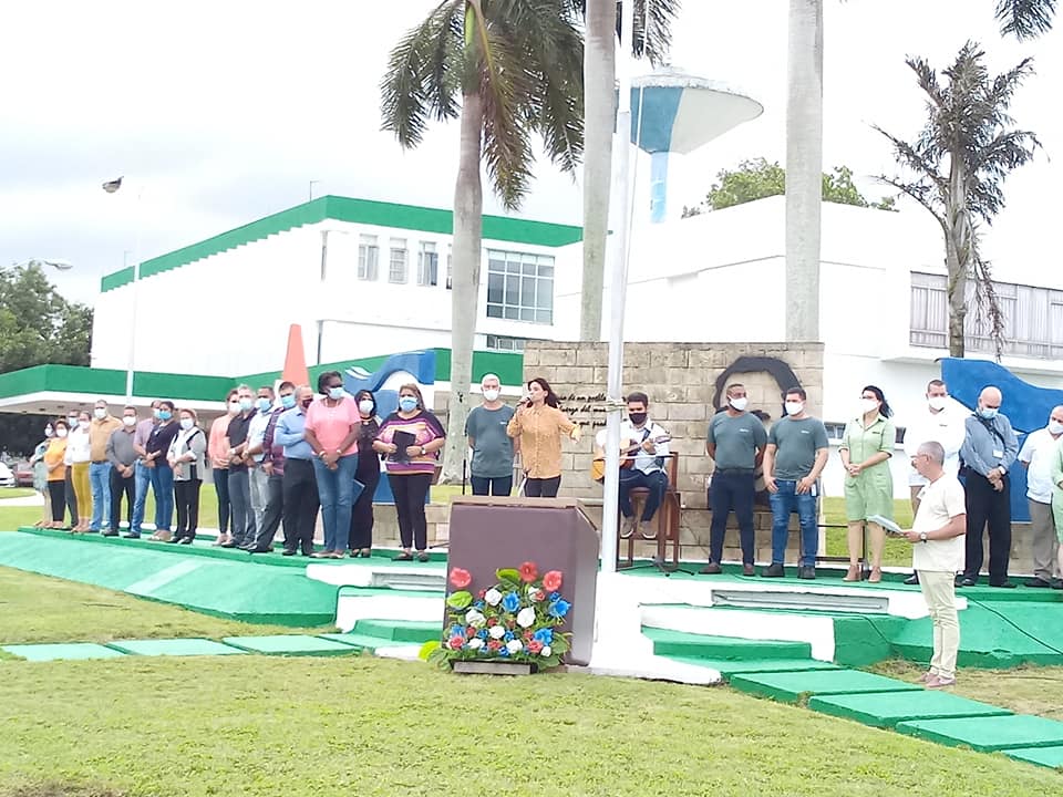 Recibe Centro Nacional de Biopreparados Condición Vanguardia Nacional y Bandera Proeza Laboral.