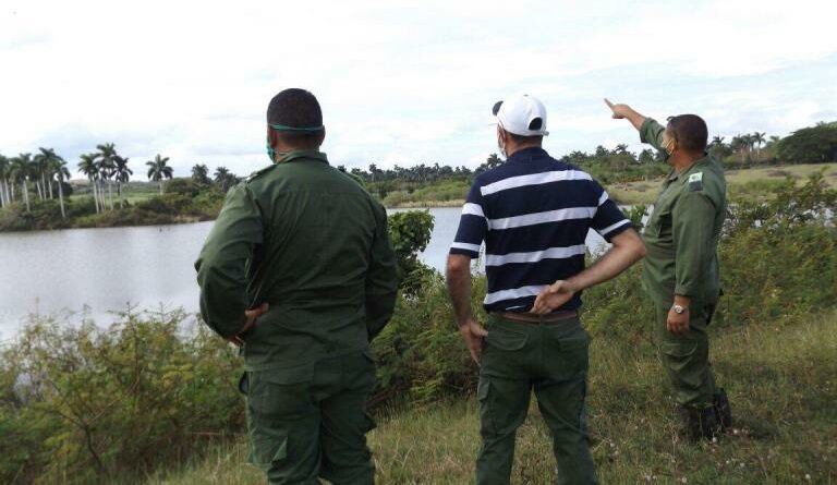 Defense Council in Jaruco visited areas of the municipality prone to flooding this morning.