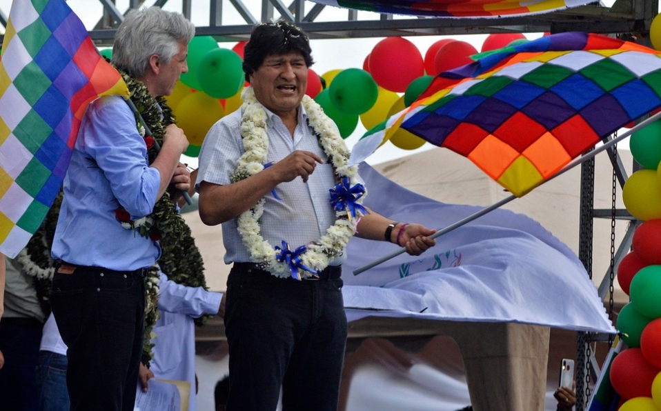 Massive ovation for the return of Evo Morales to Bolivia.