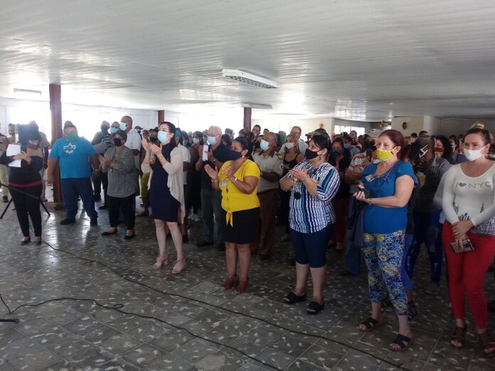 Trabajadores del Grupo Empresarial Mayabeque celebran su décimo aniversario.