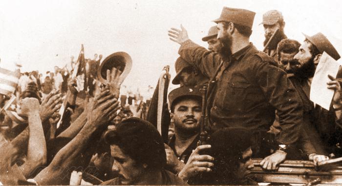 Fidel al frente de la Caravana de la Victoria.