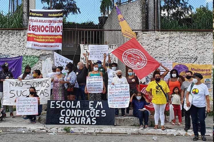 Protestas en Brasil por retorno seguro a las aulas.