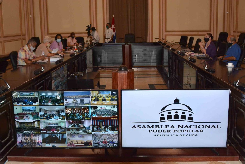 Parlamentarios de Cuba fiscalizan desarrollo socioeconómico de la nación.