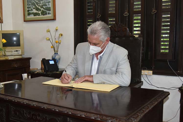 Para Díaz Canel visitar la institución era un anhelo.