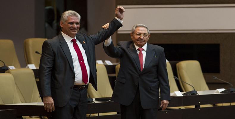 Díaz-Canel y Raúl Castro, ejemplos de militantes consagrados al PCC y a su pueblo.