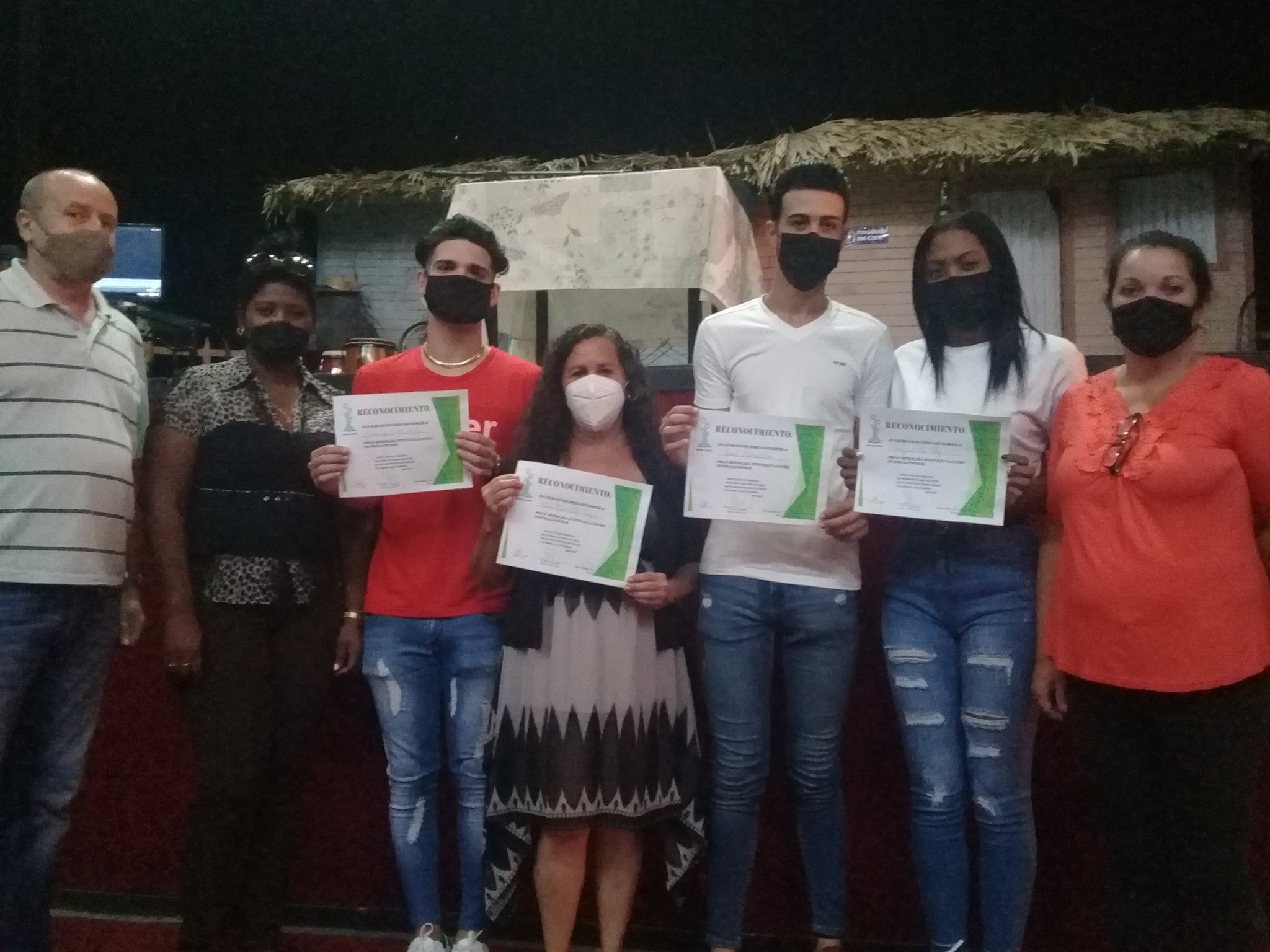 Jóvenes protagonistas en el cuidado y atención a pacientes sospechosos de la Covid 19. Foto: Cortesía de la autora