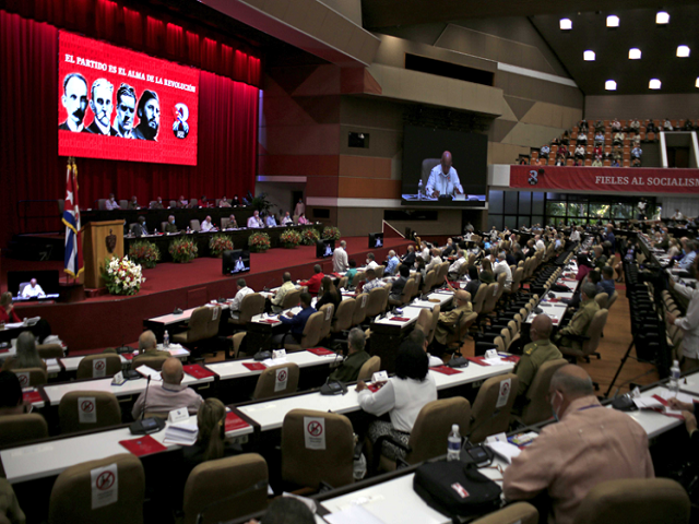 Al Congreso siguen llegando mensajes de apoyo a Cuba y a su partido comunista.