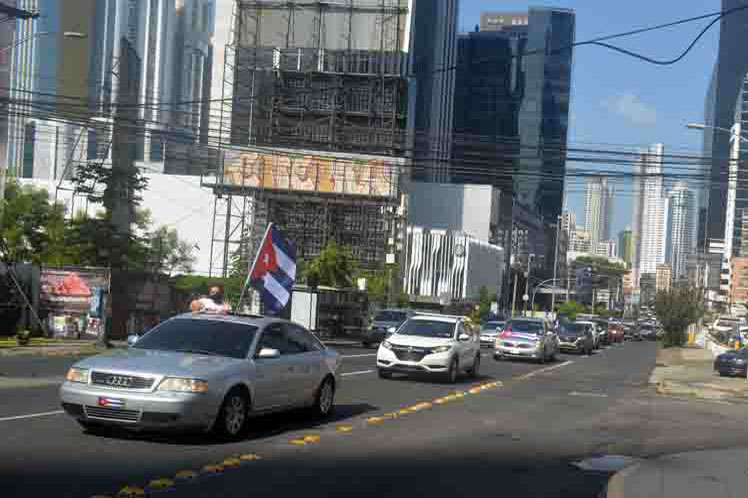 Caravana en Panamá contra el bloqueo a Cuba.