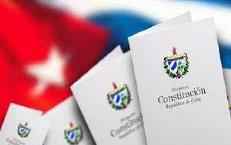 Convocan a tuitazo por segundo aniversario de la Constitución cubana.