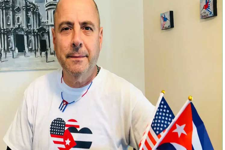 Cubanos de ambos lados del Estrecho de la Florida exigen fin del bloqueo.