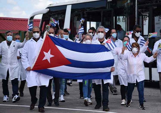 Regresa a Cuba brigada médica que laboró en Sudáfrica.