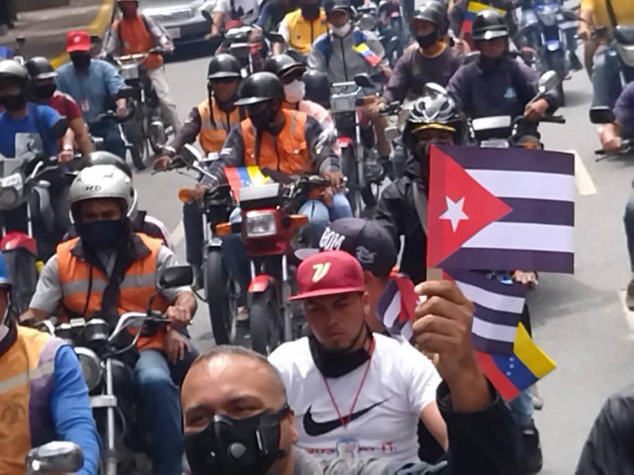 Venezolanos contra el bloqueo del gobierno de los Estados Unidos contra Cuba.