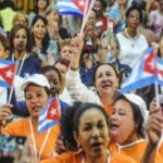 Mujeres cubanas con grandes motivaciones para celebrar el Primero de Mayo.