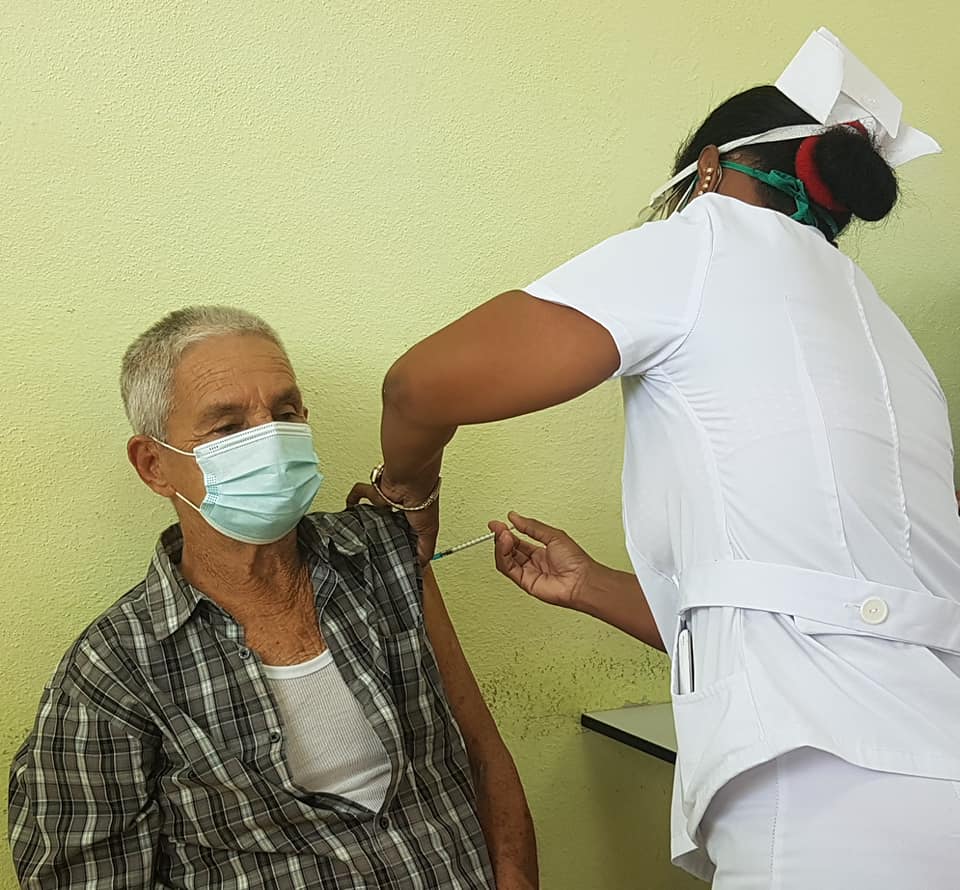 Intervención sanitaria con candidato vacunal Soberana 02 en Güines.