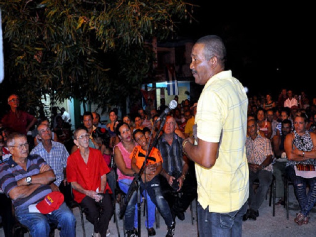 El vínculo con la población es de importancia mayor.