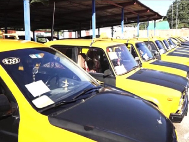 Base de Taxis de Güines ciento porciento de los servicios en función de la salud pública.