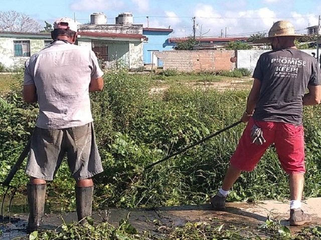 Presidente del Consejo de Defensa Municipal constató acciones organizativas en San José de Las Lajas. Foto: Radio Camoa.