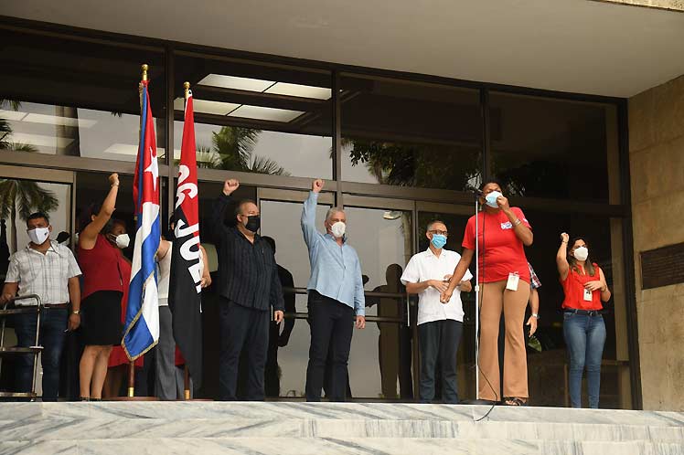 Presidente y primer ministro de Cuba conmemoran el 26 de julio.