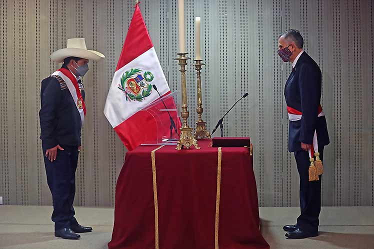 Juran ministros de Economía y Justicia ante presidente Castillo.
