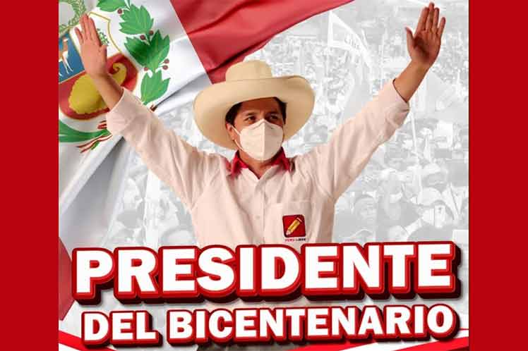 Perú entra en nuevo siglo de independencia y estrena Presidente.