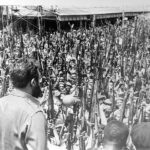 Fiel junto al pueblo en la despedida de duelo de las víctimas del bombardeo a los aeropuertos de San Antonio de los Baños, Ciudad Libertad y Santiago de Cuba perpetrados por aviones norteamericanos, el 16 de abril de 1961.