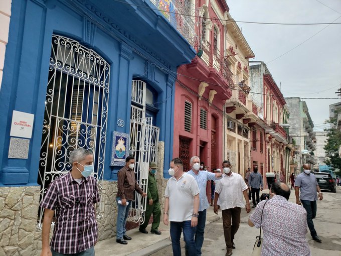 Díaz-Canel dialogó sobre proyectos sociales en comunidad de Cuba.