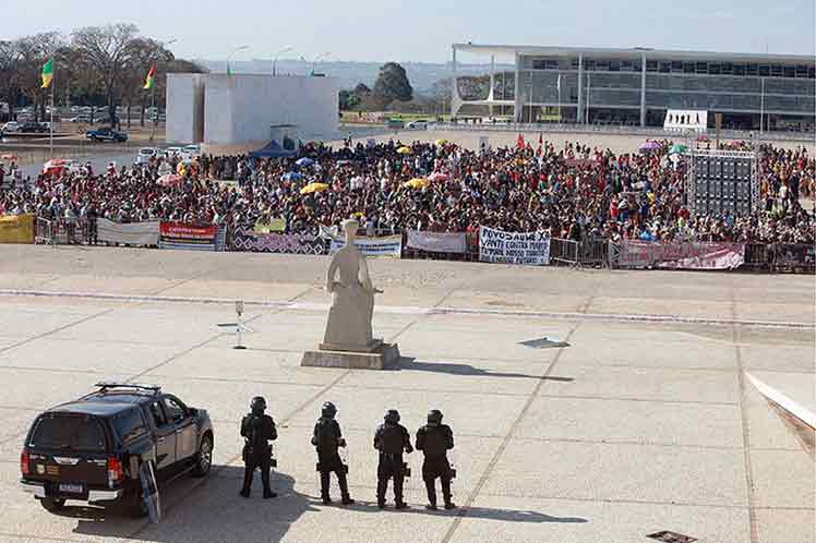 Brazilian Supreme Court postponed trial on indigenous lands thesis.