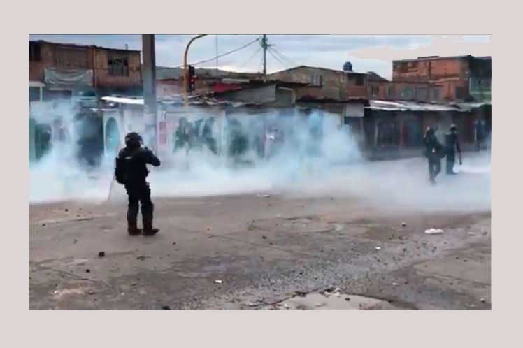 Violencia policial cierra jornada de movilizaciones en Colombia.