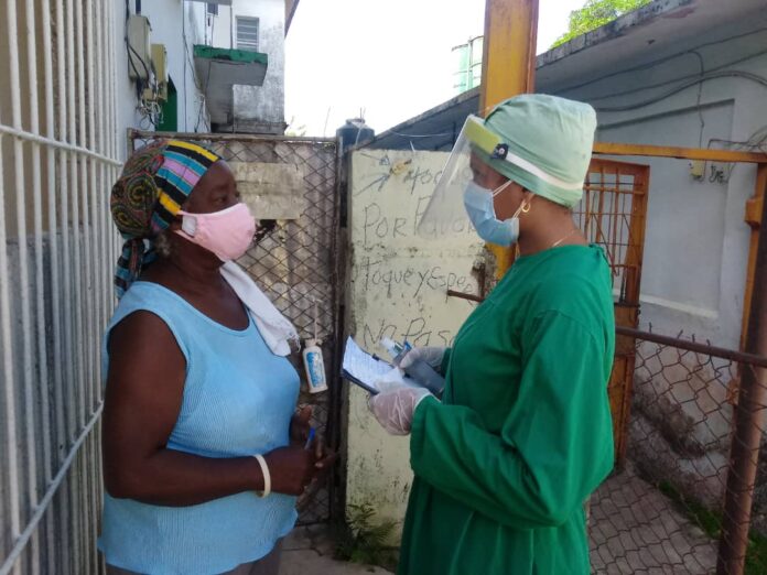 Atención a pacientes positivos a la Covid-19 con ingreso domiciliario en San José de las Lajas.