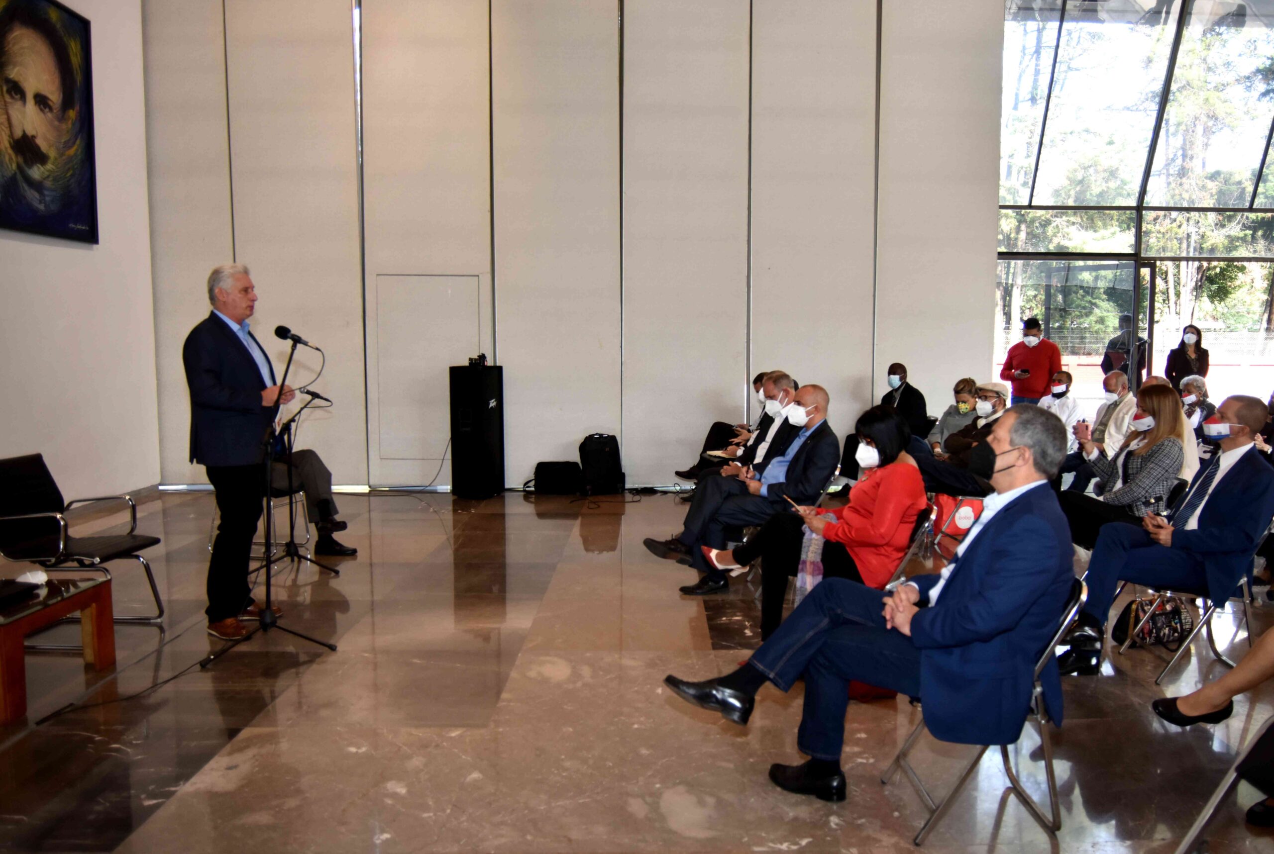 El presidente Miguel Díaz-Canel ratificó hoy la voluntad del gobierno cubano de fortalecer los vínculos con los emigrados de la isla caribeña.