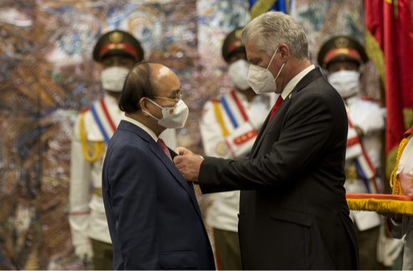 El mandatario vietnamita recibió este domingo la Orden José Martí.