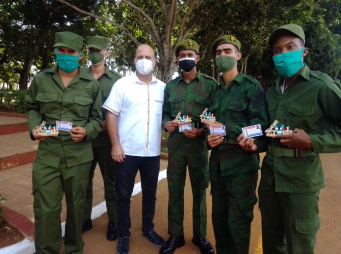 Intercambió Héroe de la República de Cuba con soldados de la Región Militar de Mayabeque.