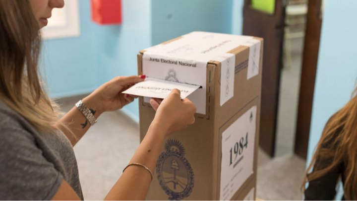 Comienzan elecciones legislativas en Argentina.