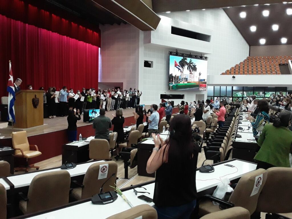 Reconocen a trabajadores de BioCen por labor en el enfrentamiento a la COVID-19.