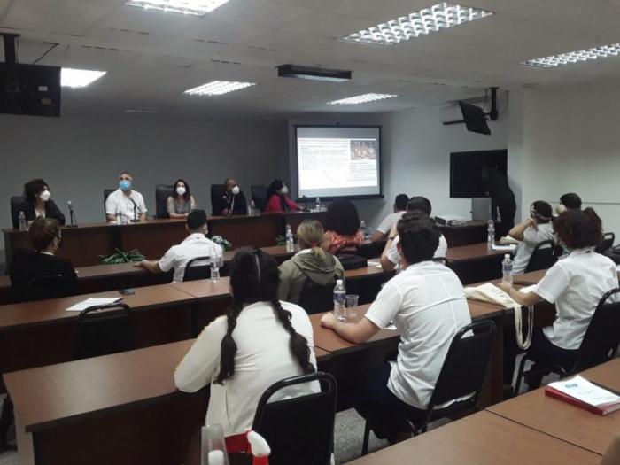 Estudiantes de Ciencias Médicas intercambian con directivos del Ministerio de Salud y BioCubaFarma.