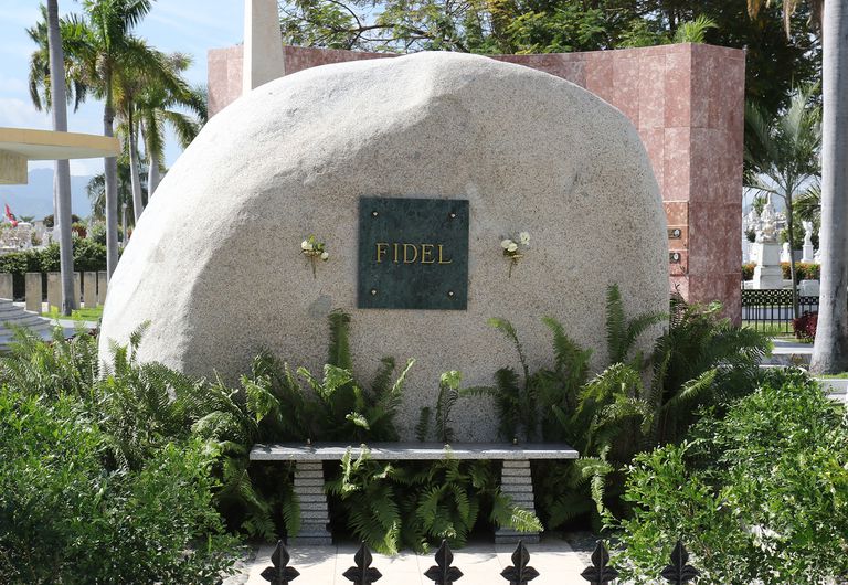 Homenaje a Fidel Santa Efigenia.