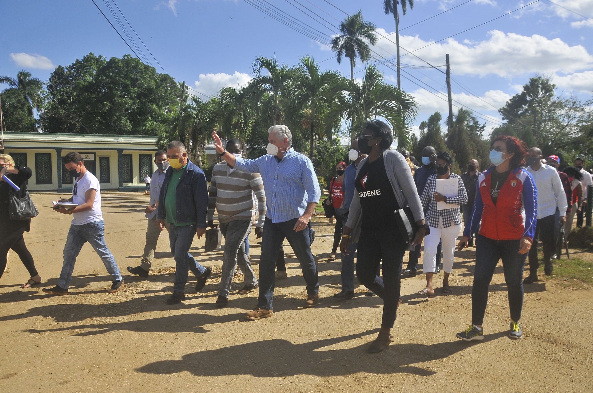 Intercambia Miguel Díaz Canel con pobladores de Güines.