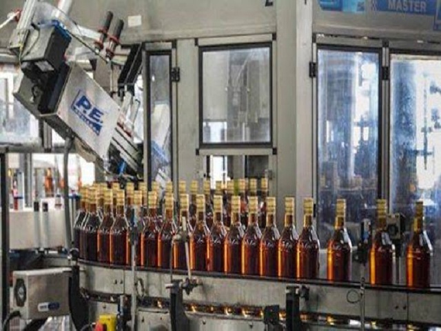 Nueva línea de embotellado incrementará la producción de ron en Mayabeque.